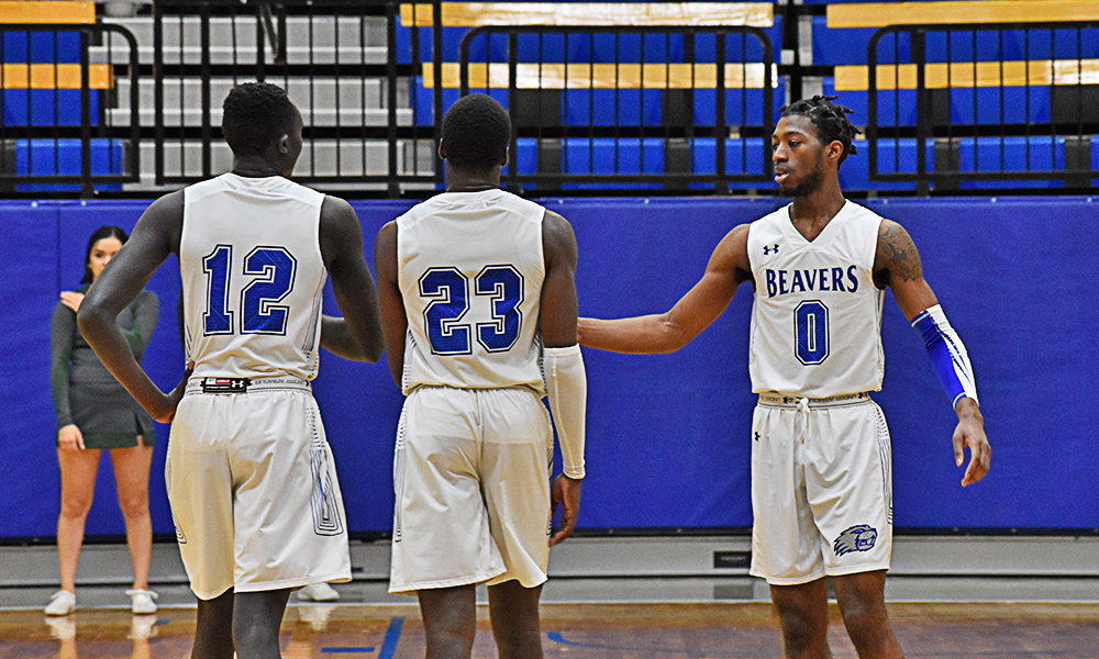 Men's basketball edges out win against Broncbusters