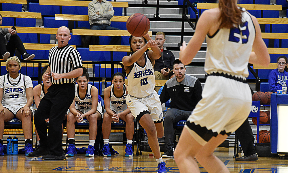 Women's basketball sees lead evaporate late against Barton