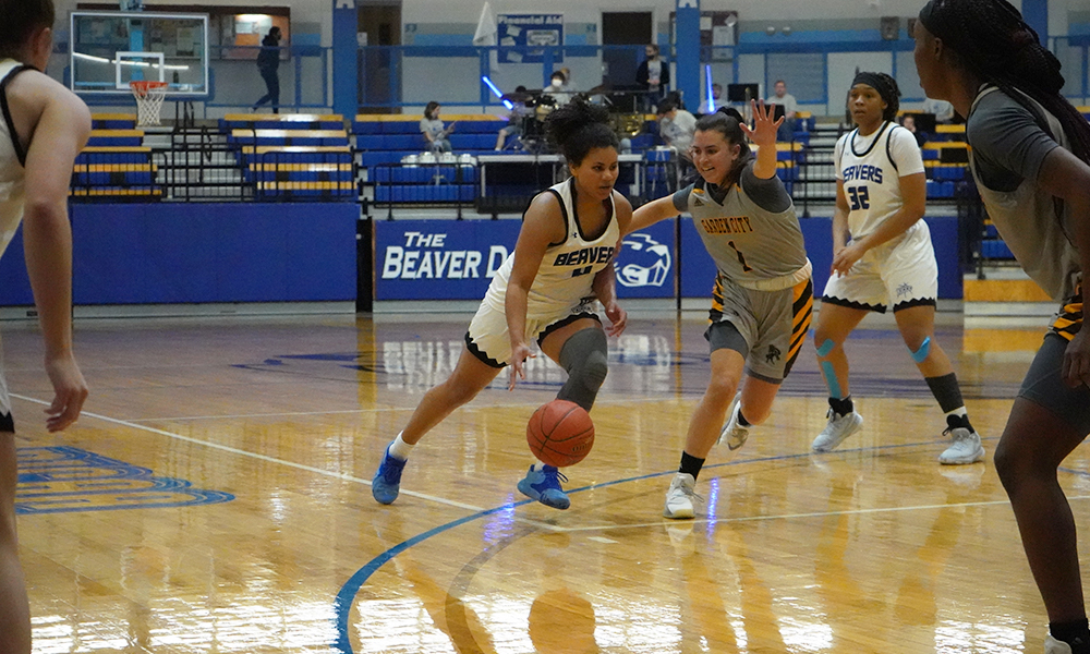 WBB grinds out win over Broncbusters