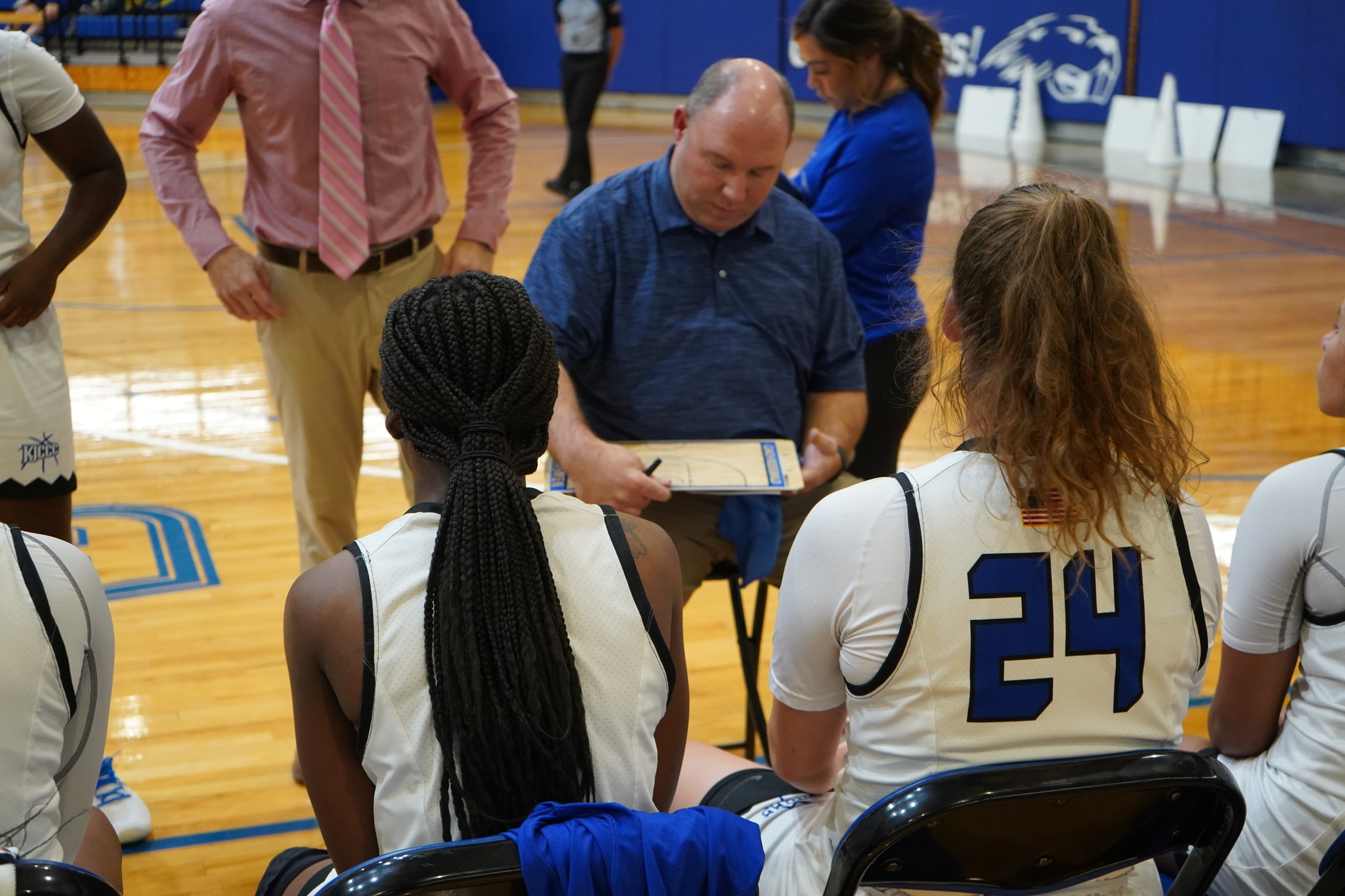 Women's Basketball Picks up First Conference Win