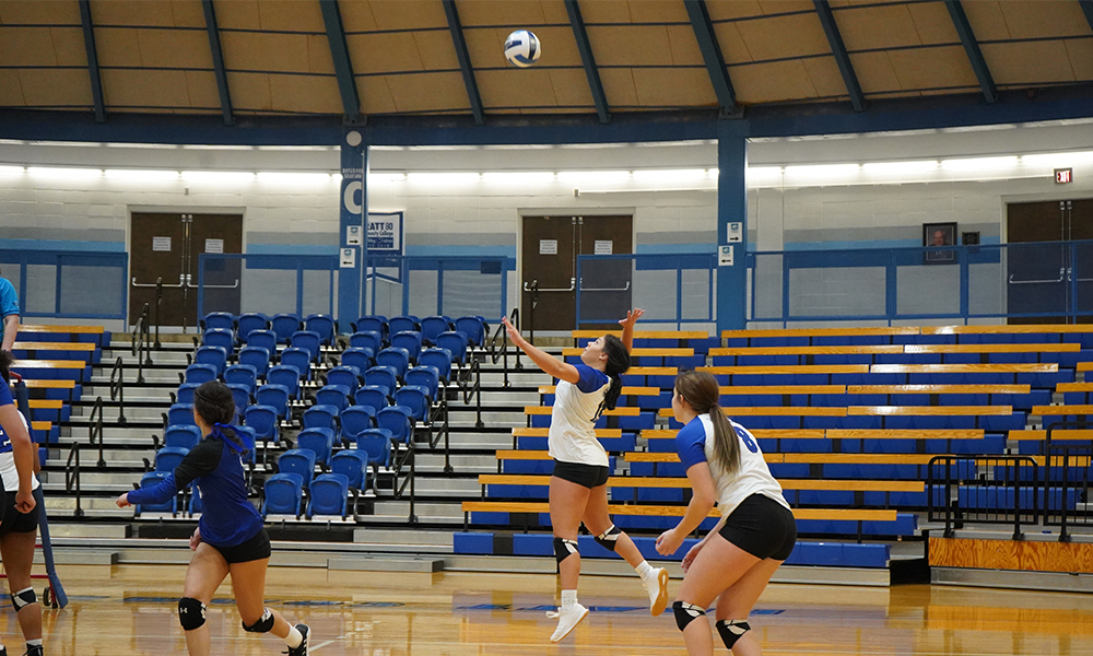 Volleyball bested by Hutchinson 3-0